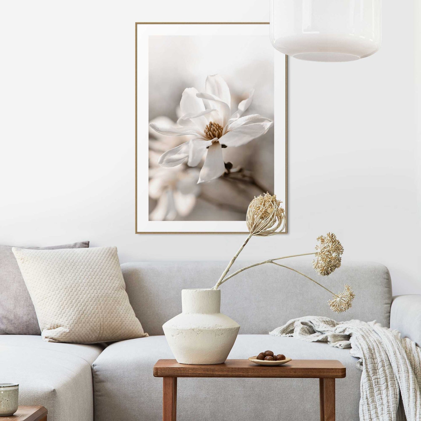 Framed in Wood Close Up White 70x50