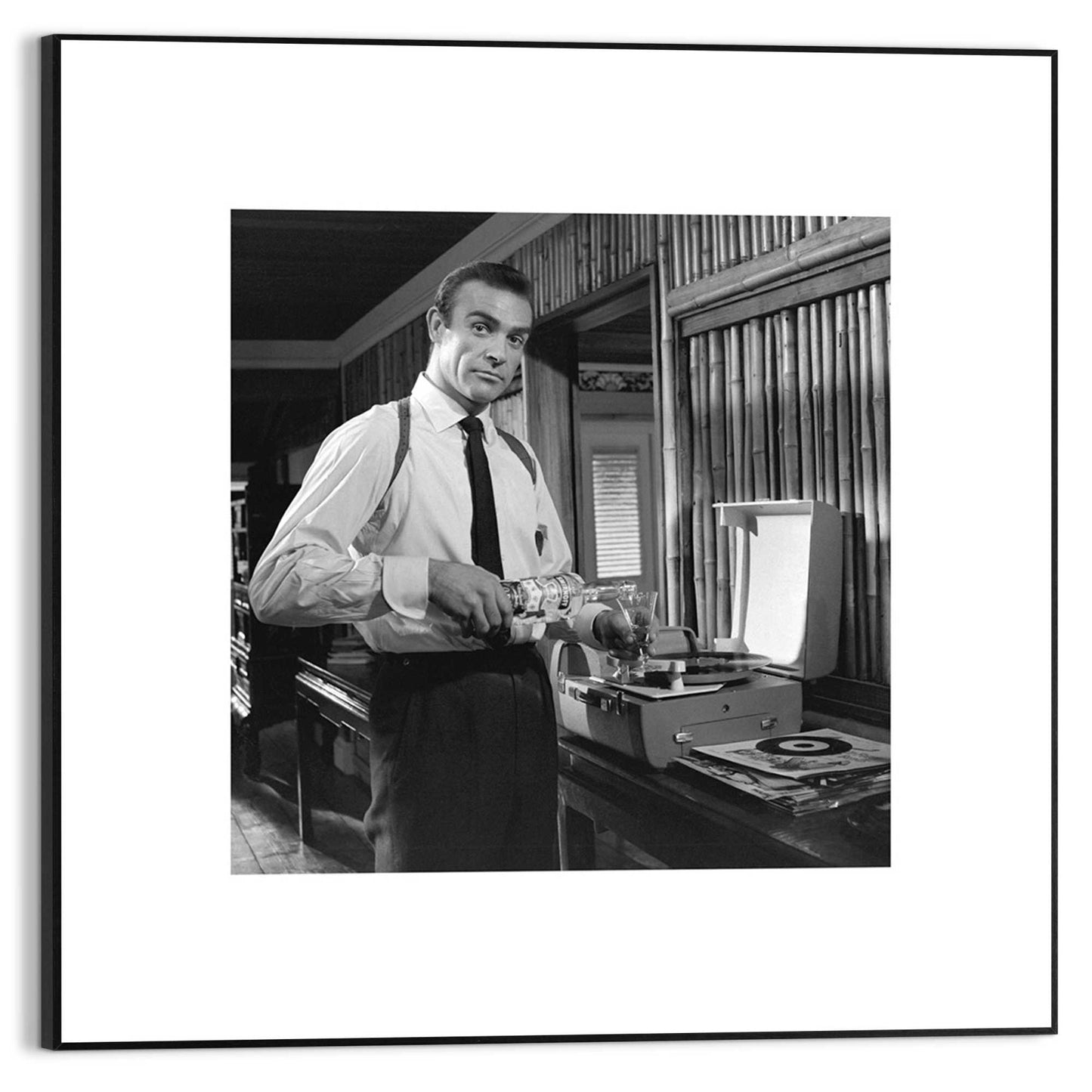 Framed in Black James Bond - vodka martini 40x40