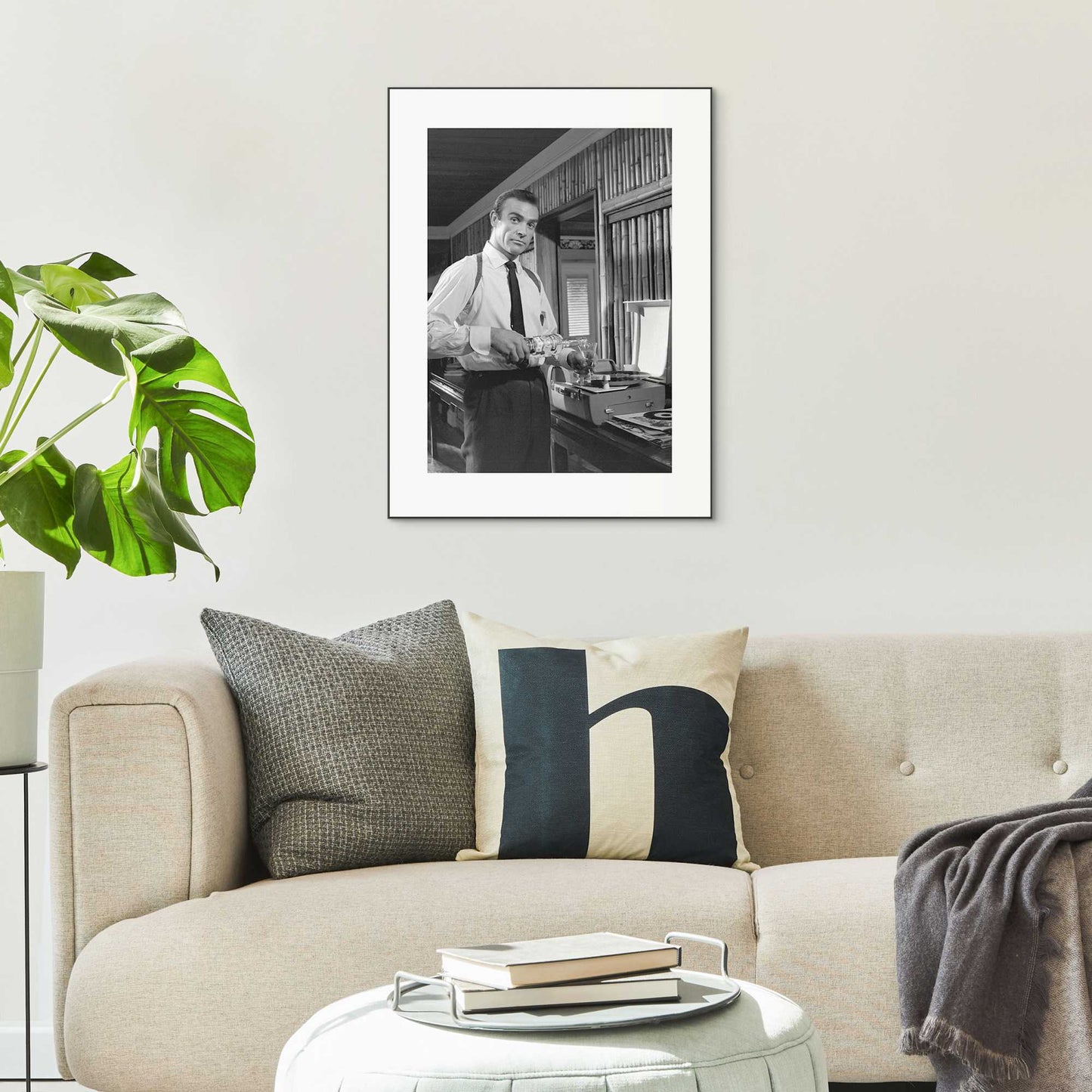 Framed in Black James Bond - vodka martini 80x60