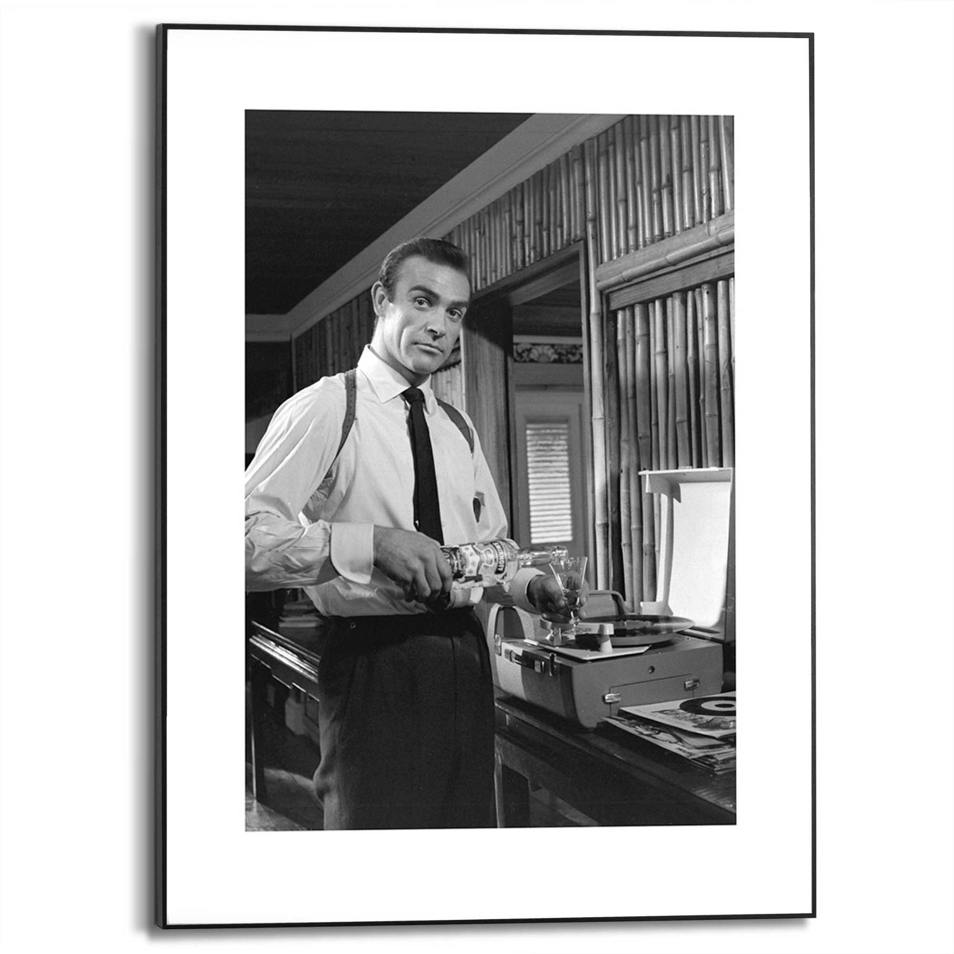 Framed in Black James Bond - vodka martini 80x60