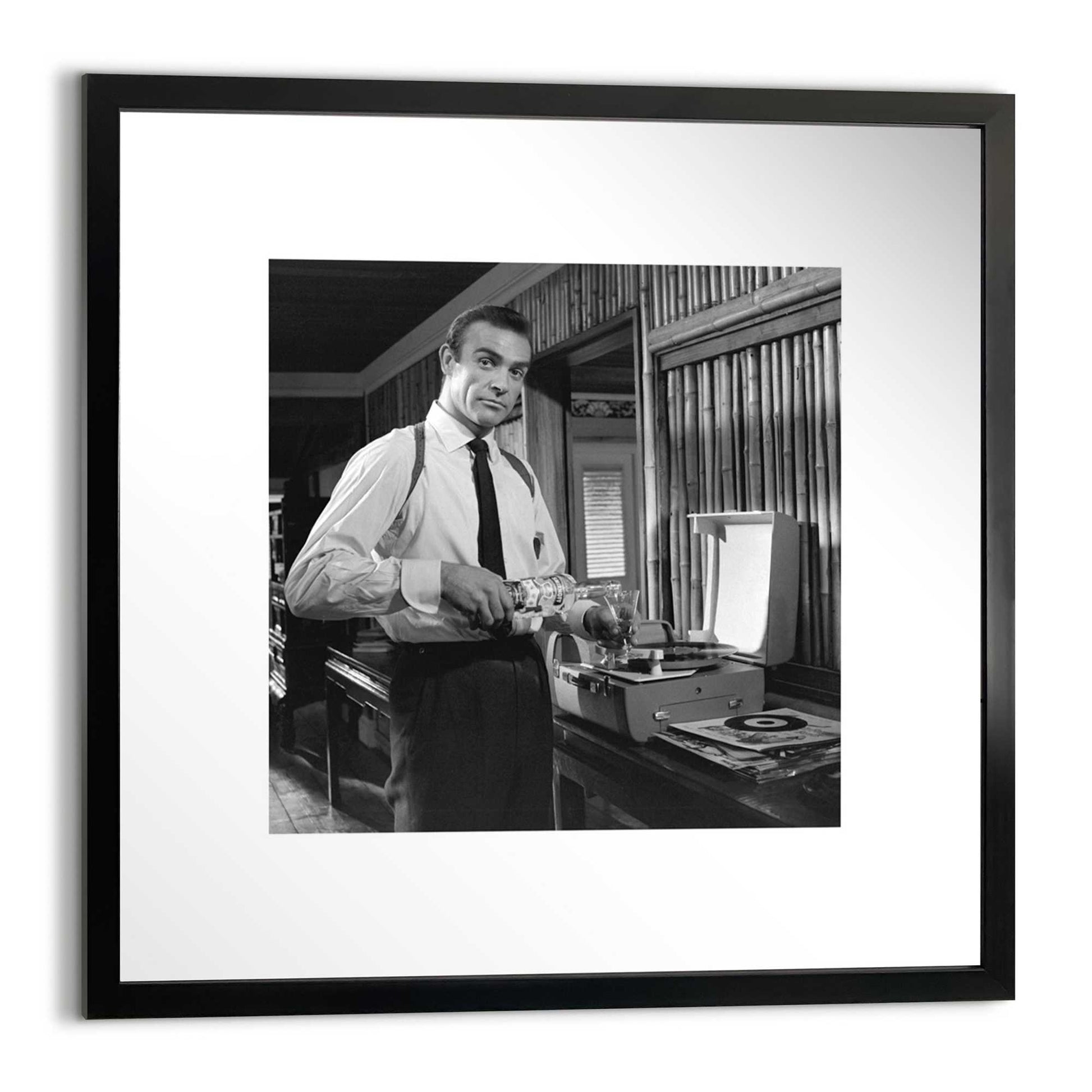 Iconic print in Frame James Bond - vodka martini 40x40