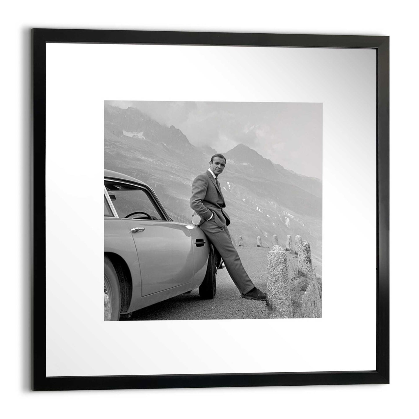 Iconic print in Frame James Bond - aston martin 40x40