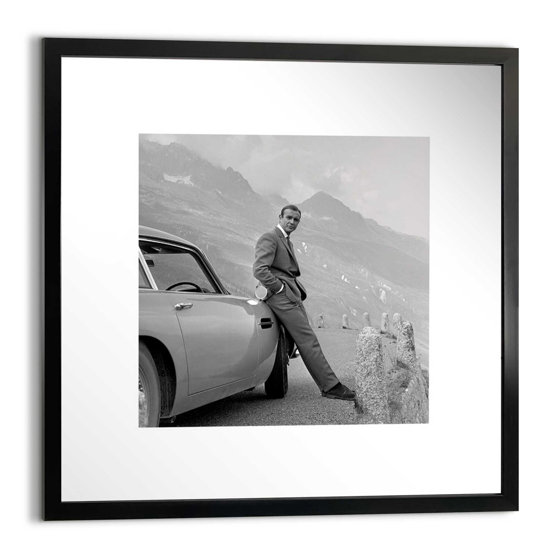 Iconic print in Frame James Bond - aston martin 40x40