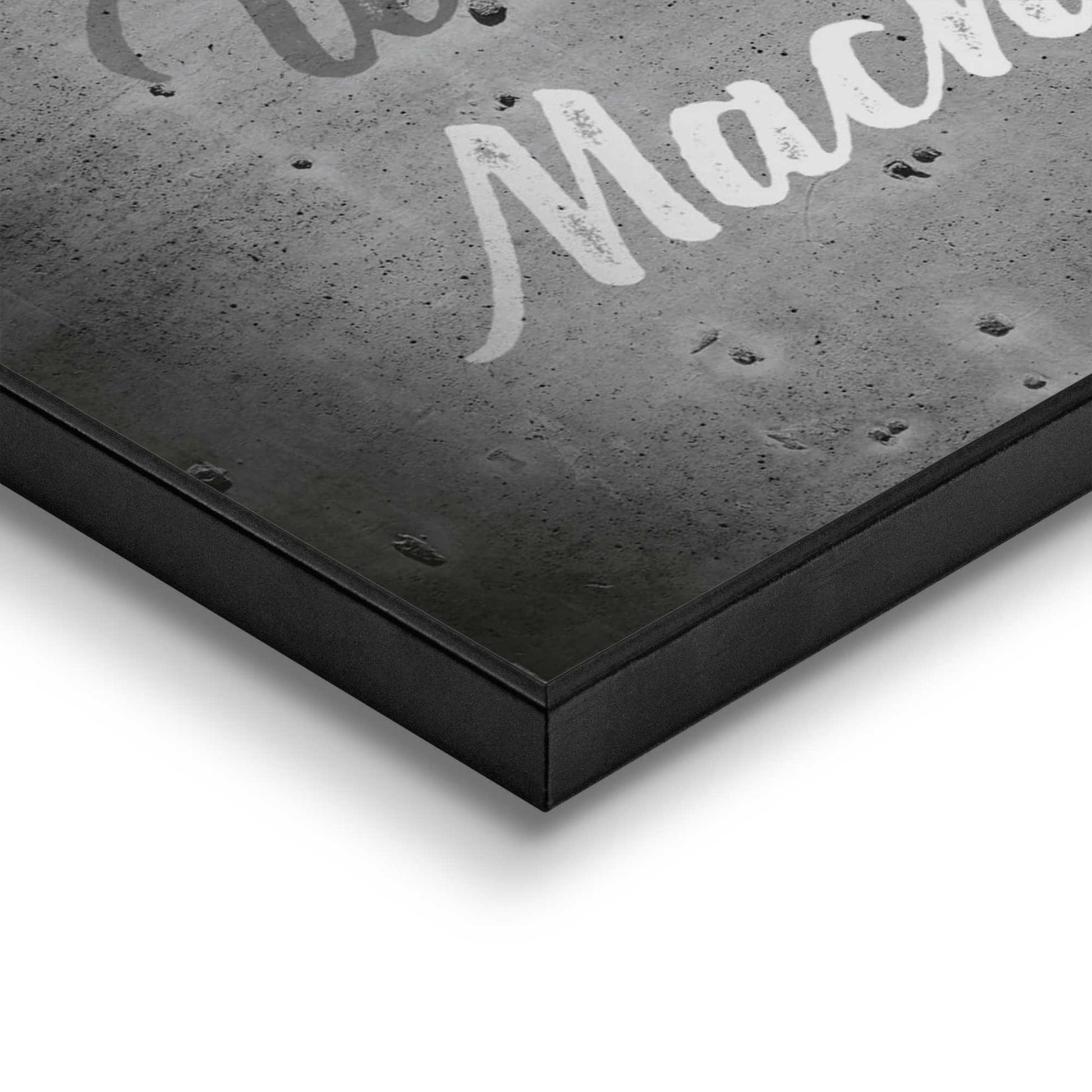 Framed in Black Machen